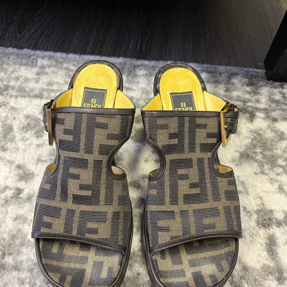 Fendi zucca sandals - Picture 3 of 3
